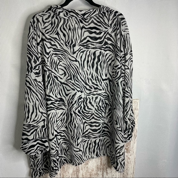 Maggie Barnes Zebra Print Button Down Sheer Blouse 4X - Picture 4 of 4